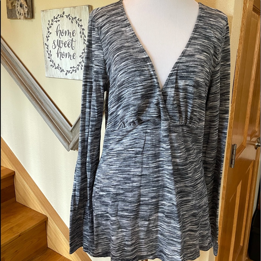 Express long sleeve fitted top, size Large